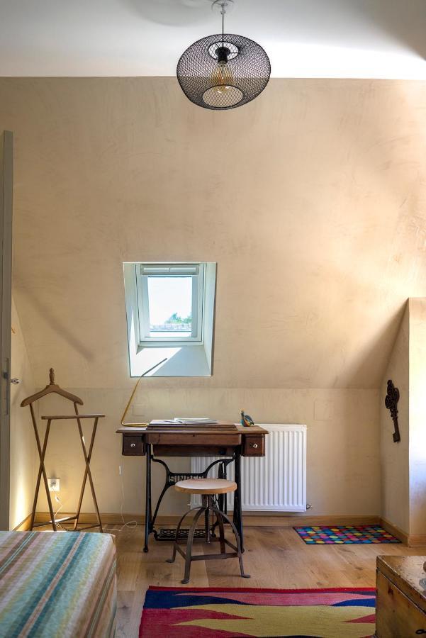 Chambre D'Hotes Chez Artiste Verrier, La Perriere - Perche エクステリア 写真